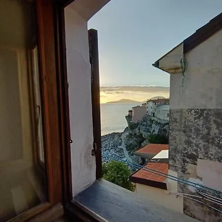 Tellaro, Casa Del Poeta * Телларо