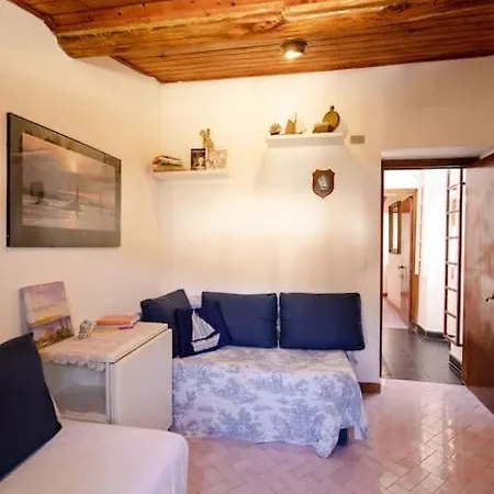 Tellaro, Casa Del Poeta Дом отдыха