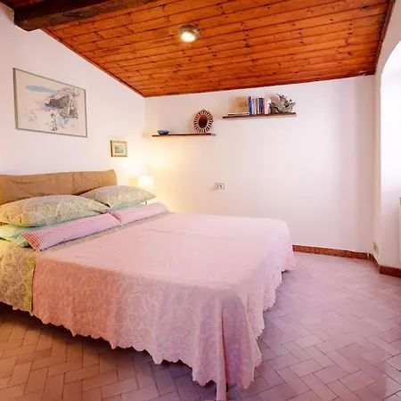Tellaro, Casa Del Poeta Дом отдыха